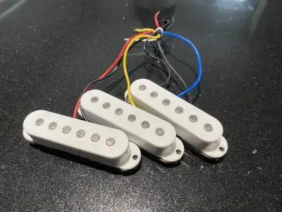 Offered is a set of three never used single-coil pickups for Stratocaster. The condition is new, wit...