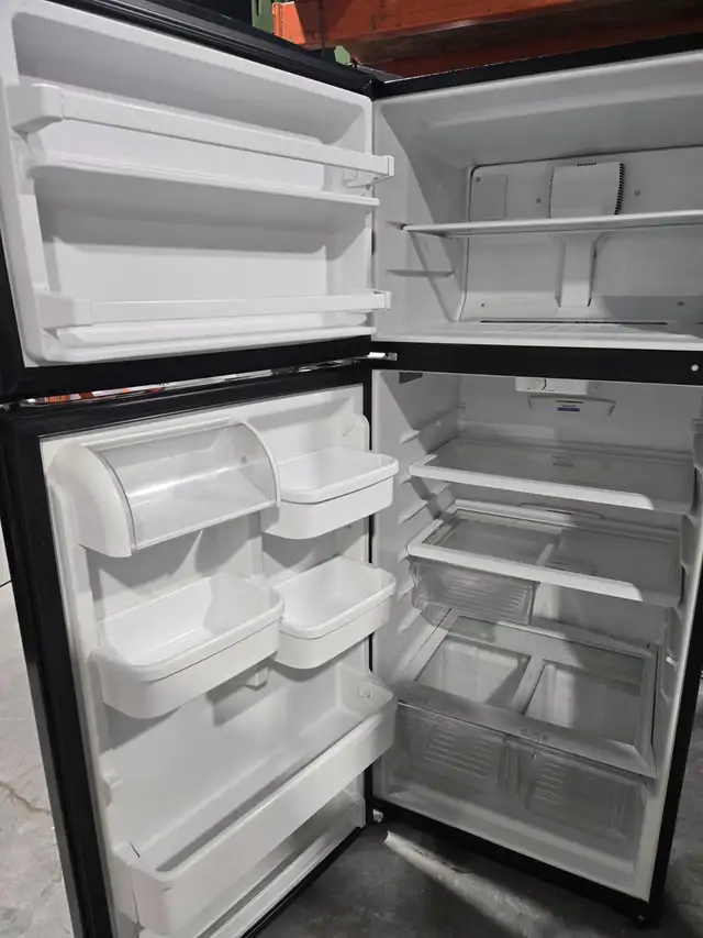 Réfrigérateur 28po Noir | M8RXCGFXB01 - Maytag *** USAGÉ *** in Refrigerators in Laval / North Shore - Image 3