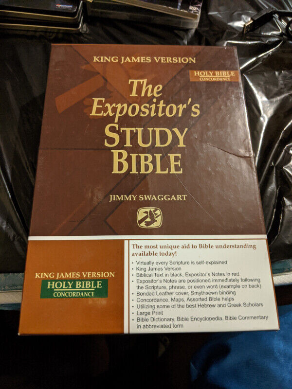 Various English and French Bibles and Christian book for sale in Non-fiction in Ottawa - Image 2