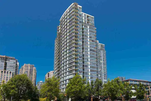 Beautifully updated 2 Bedroom + Den/Flex at the MAX II, in Yaletown. Lots of windows, lots of light...