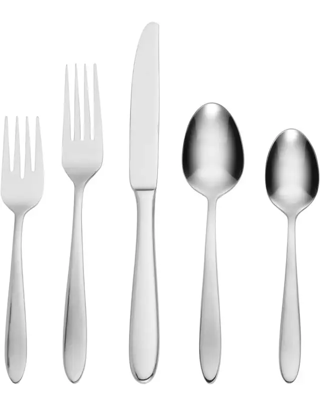 Oneida High Quality Stainless Steel Flatware Set in Kitchen & Dining Wares in Markham / York Region - Image 4