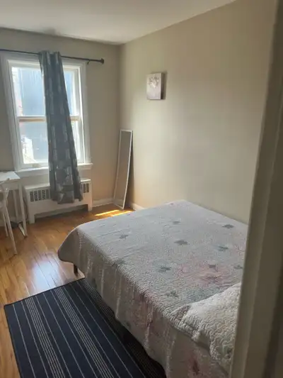 Room for rent in 2 bedroom apartment for female