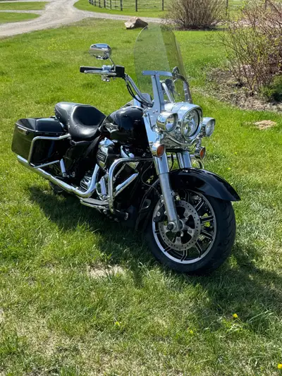 2018 Harley Road King, excellent shape, very well maintained. Has Screaming Eagle Stage 1 installed....