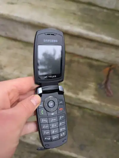 Samsung flip phone , View more