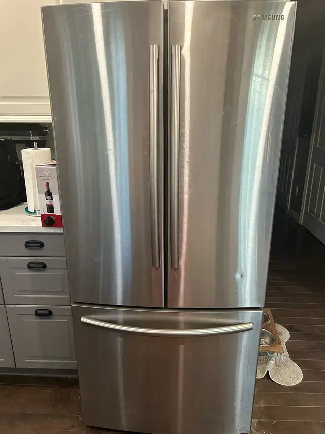 Samsung Refrigerator RF221NCTASR