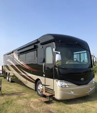 2012 American Revolution 42T – Luxury Diesel Pusher Travel in comfort and style with this beautiful...