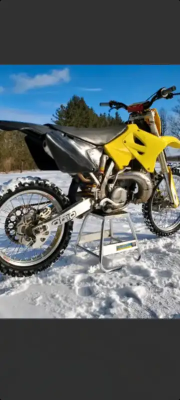 2006 Suzuki Rm 250 2 stroke Great Machine comes with ownerahip and some spare plastics 4200
