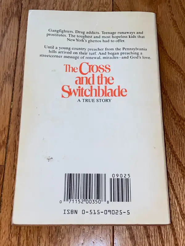 The Cross and the Switchblade David Wilkerson Paperback Book in Children & Young Adult in St. Catharines - Image 3
