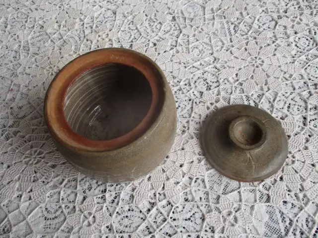 Beautiful Postma Pottery Jar--Signed in Arts & Collectibles in New Glasgow - Image 3