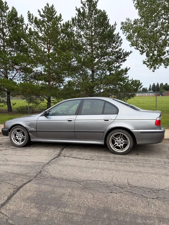 2002 BMW 540i sedan