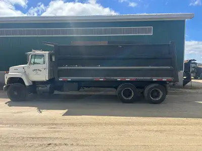 1987 Ford L9000 truck with L10 Cummins engine. 10 speed transmission. Box is like new, 20’ long with...