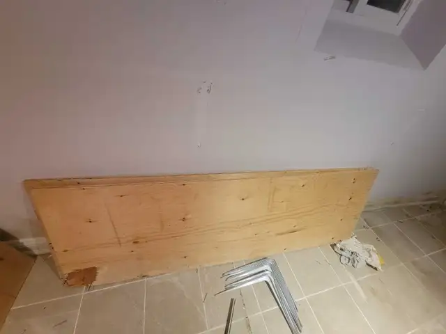 Wood shelf in Bookcases & Shelving Units in City of Toronto - Image 3