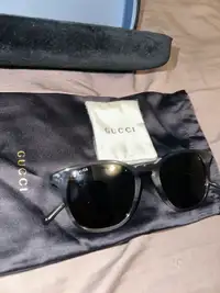 GUCCI UNISEX SUNGLASSES GREAT CONDITION ONLY WORN COUPLE TIMES 