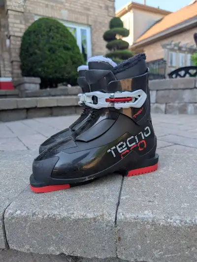 Boy's Techno Pro Ski Boots - size 22, View more