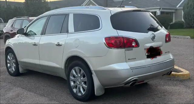 2012 Buick Enclave CLX2 in immaculate condition.569252868932259841