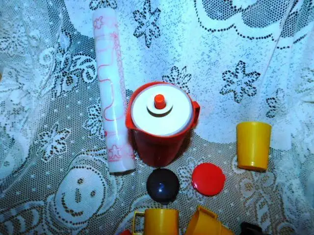 MINI TUPPERWARE 6 HANDLE MUGS, TUMBLER, PASTRY MAT ETC in Hobbies & Crafts in Lethbridge - Image 5