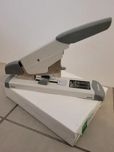 Swingline Heavy Duty Stapler - Model #39002 (Grey) $20.00 (Price is firm) Ideal for large stapling j...