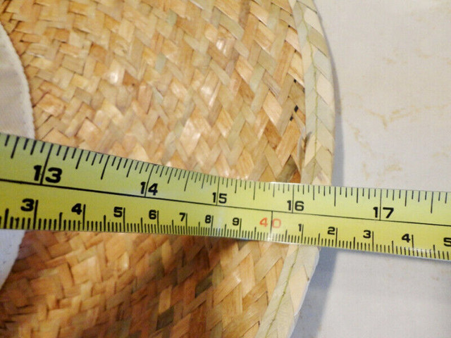 Like New Women's Floppy Wicker Boardwalk Hat 16.5" Dia. in Women's - Other in Kitchener / Waterloo - Image 4