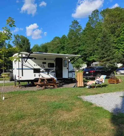 Kodiak Cub 17,5 feet 3400lbs Purchased new in 2018. Only one owner Four Season package. Trailer is i...