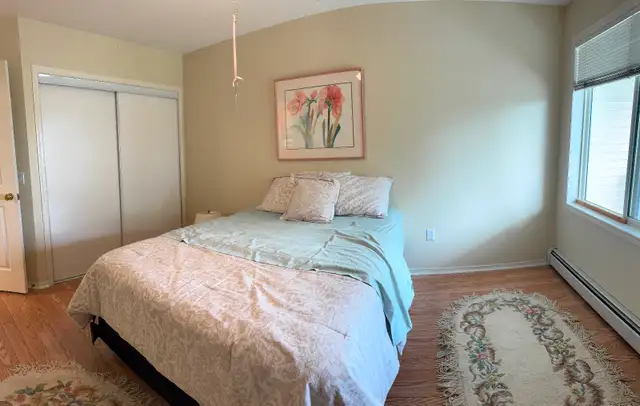 Just painted, 1 Bdrm with laminate floors facing gardens in Short Term Rentals in St. Albert - Image 4