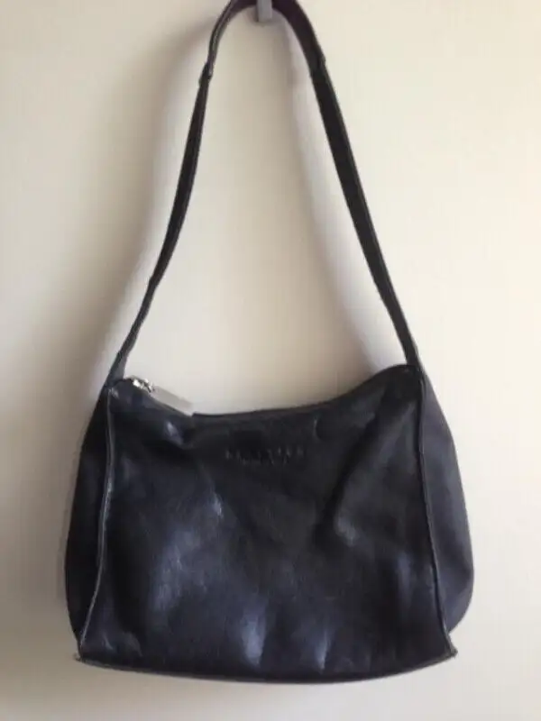 Kenneth Cole Reaction Woman's Black Leather Handbag Purse Bag in Women's - Bags & Wallets in Markham / York Region - Image 5