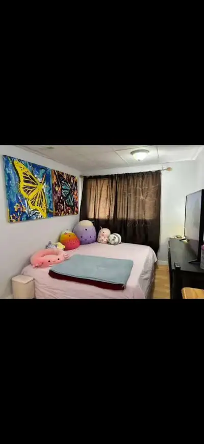 1 unfurnished room available for $1,000/month everything included (single occupancy). Laundry includ...