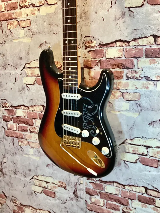 Fender Stevie Ray Vaughan Stratocaster - 1995 in Guitars in Oakville / Halton Region - Image 3