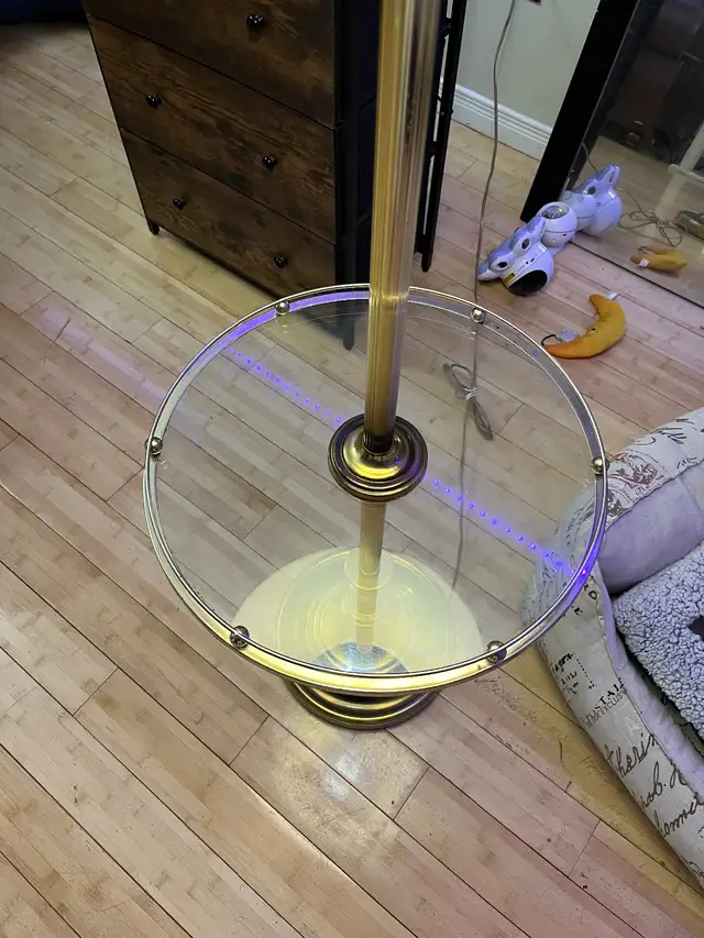 Vintage lamp with table glass in Indoor Lighting & Fans in City of Toronto - Image 3