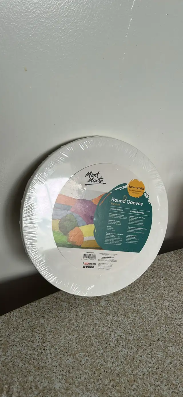 round canvas  in Hobbies & Crafts in Ottawa - Image 2