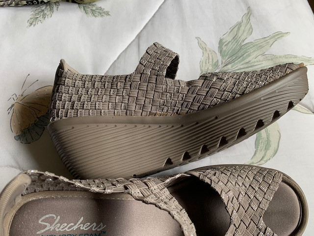 Skechers Wedge Sandals in Women's - Shoes in Kawartha Lakes - Image 4