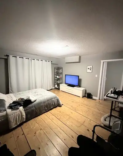 *Accommodation Sharing Furnished Master bedroom for rent Near Metrotown skytrain station February 1s...