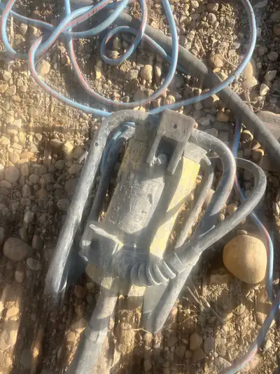 1” concrete vibrator Ozetec with new hose and 10 whip , View more