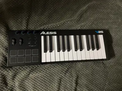 Selling Alesis v25 MIDI Keyboard with Sustain Pedal, View more