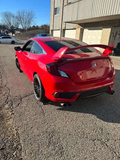 The 2018 Honda civic ex cup 2 dors is in excellent condition ,fuly loudit ,sunroof,turbo engine .