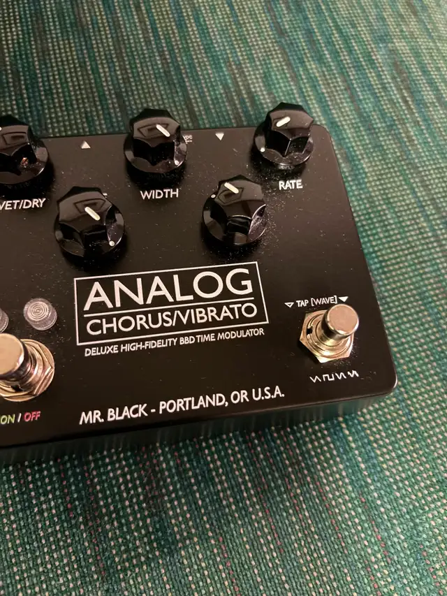 Mr. Black Analog Chorus/Vibrato Deluxe in Amps & Pedals in City of Toronto - Image 3