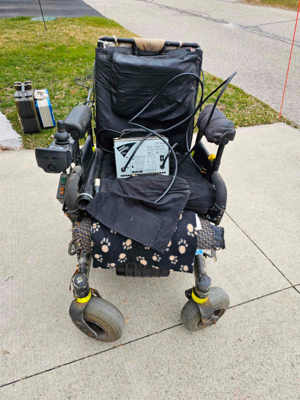 Electric wheelchair in Health & Special Needs in Woodstock - Image 4