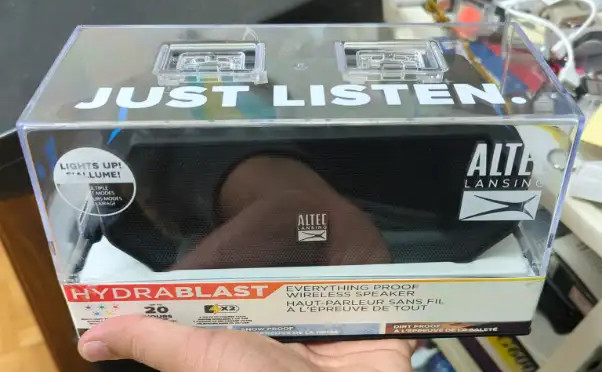 NEW! ALTEC LANSING HYDRABLAST BLUETOOTH EVERYTHING PROOF Speaker in Speakers, Headsets & Mics in City of Toronto - Image 2