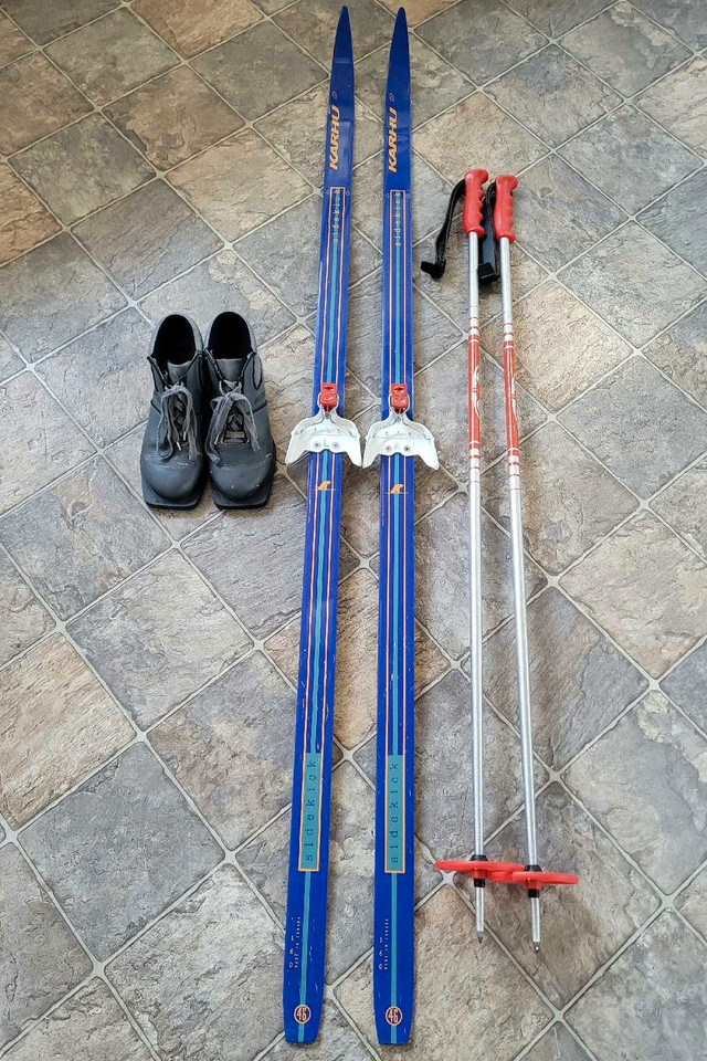 Cross Country Ski sets Waxless - Youth - 3.5 - 5.5 boot sizes in Ski in Winnipeg