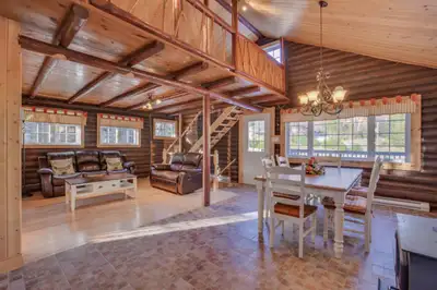 Chaleureux chalet en bois rond à Saint-Donat