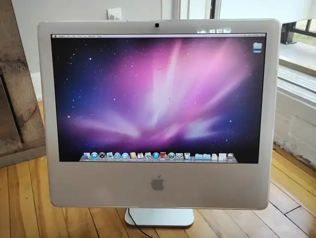 Apple IMAC 20 inch Intel core 2 Duo 2.16 60GB Snow Leopard in Desktop Computers in City of Montréal - Image 2
