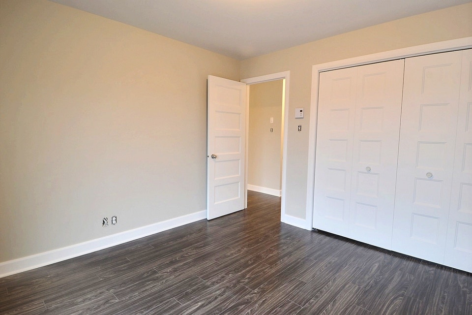 Condo 4 1/2 Rez-de-jardin De Luxe 5