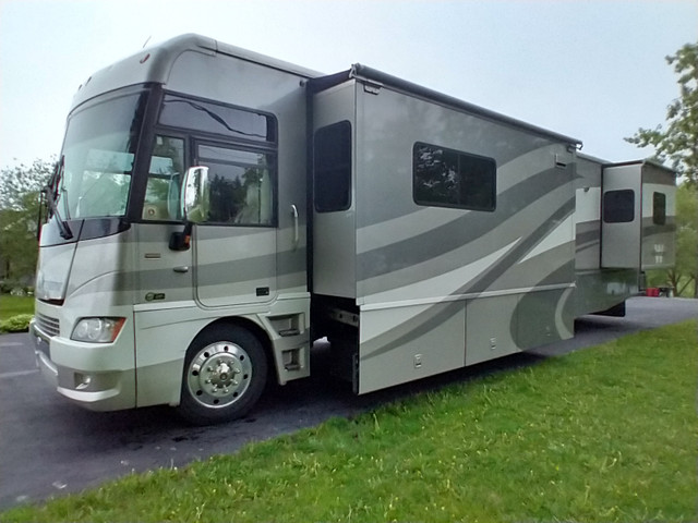 Motorisé classe A, Winnebago Adventurer 38J ,39 pi, tout équipé. dans VR et caravanes  à Saint-Hyacinthe - Image 2