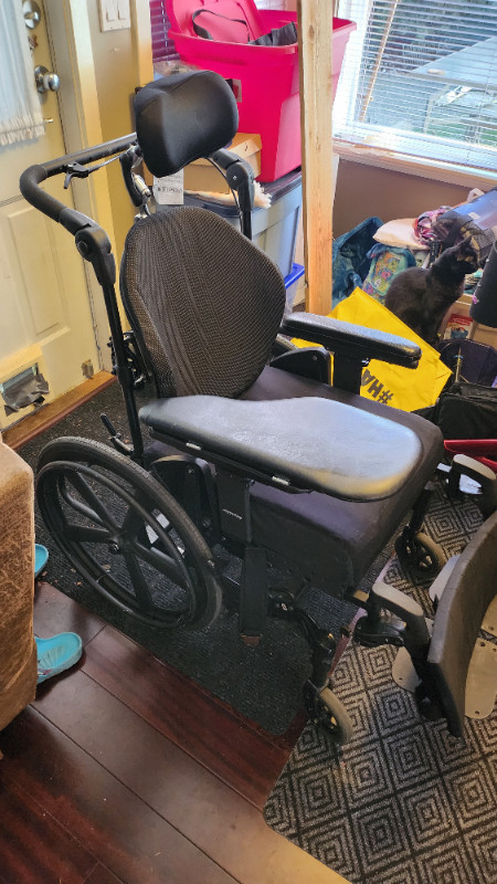 Slighty used Tilt Wheelchair in Health & Special Needs in Richmond - Image 4