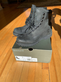 TIMBERLAND® PREMIUM 6” WATERPROOF BOOTS Size 7, like new