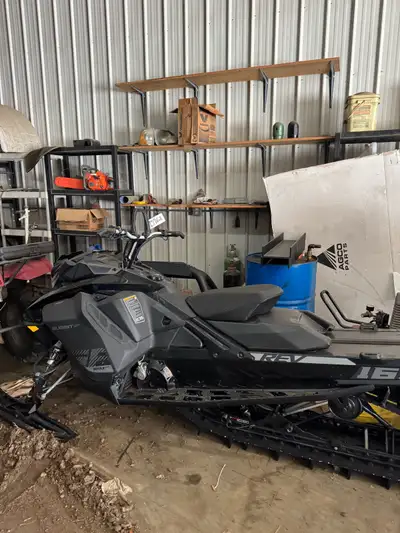 2019 850 165 3” summit skidoo snowmobile, lady owned so didn’t do any jumping. Couldn’t carve or cat...