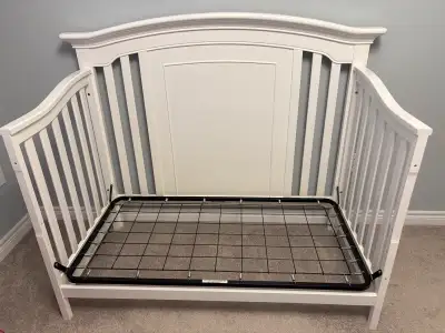 Baby Cache Baby crib - Excellent condition, View more