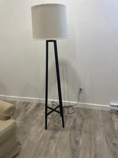 Lampe sur pattes, View more