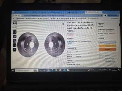 These are a pair of brand new rear disk brakes. please text 416-625-4362 Claudio.