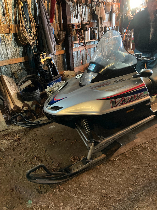 2001 Yamaha VMax 700 Deluxe in Snowmobiles in Kingston - Image 3