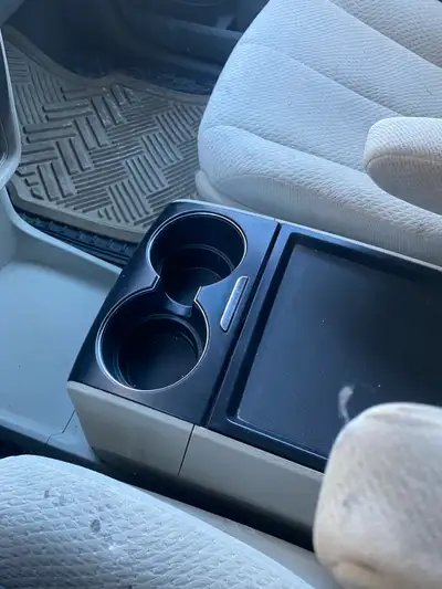 2011 Toyota Sienna 2 car keys Seating for 8 passengers Power sliding doors & power liftgate Rear ent...